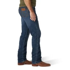 Men's Wrangler Retro Slim Straight Jean #88MWZPF